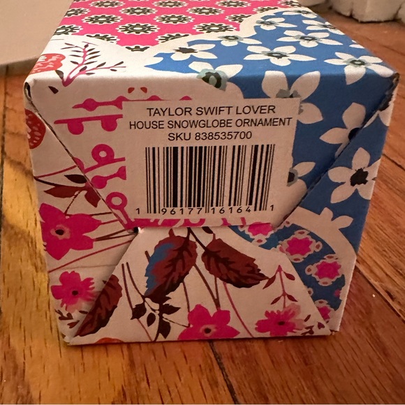 Brand new and ready to ship Taylor Swift Lover Snowglobe Ornament - Picture 6 of 7